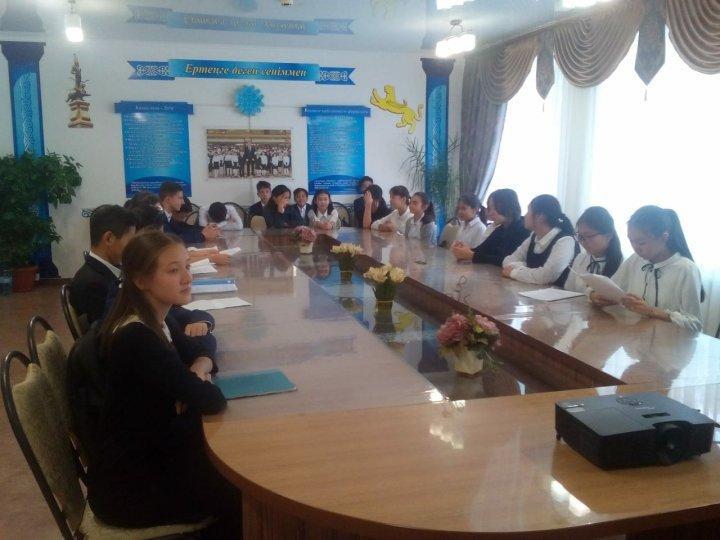 23.11.2018 мектебімізде жоғарғы сынып оқушылары, Қамқоршылық кеңес мүшелері қатысуымен "Рухани жаңғыру" бағдарламасы аясында "Қоғамдық тәртіп негіздері" дискуссиялық семинар-практикумы өтті