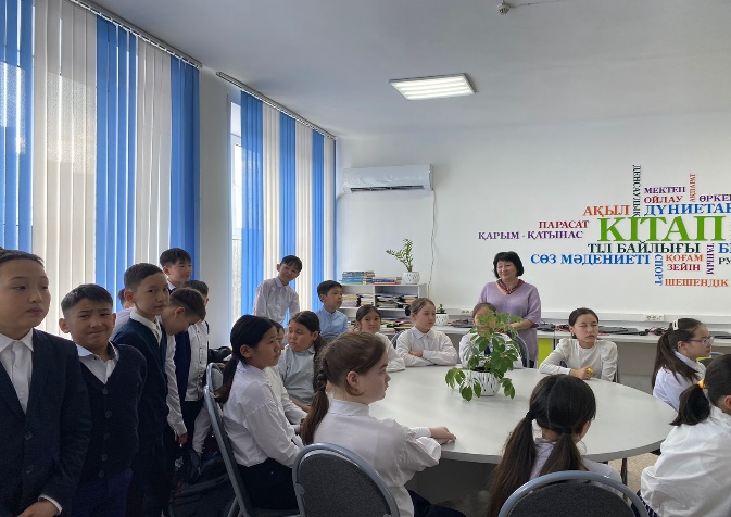 «Дүниежүзілік кітап және авторлық құқық» күніне орай  оқушылармен «Ақпарат минуты»